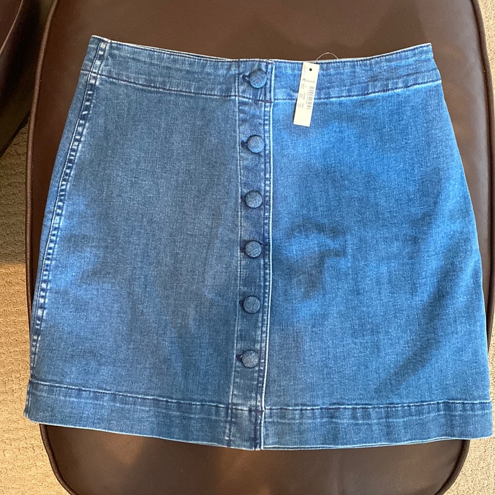 Stretchy Madewell jean skirt with bottoms, size 6, brand new with tags included
